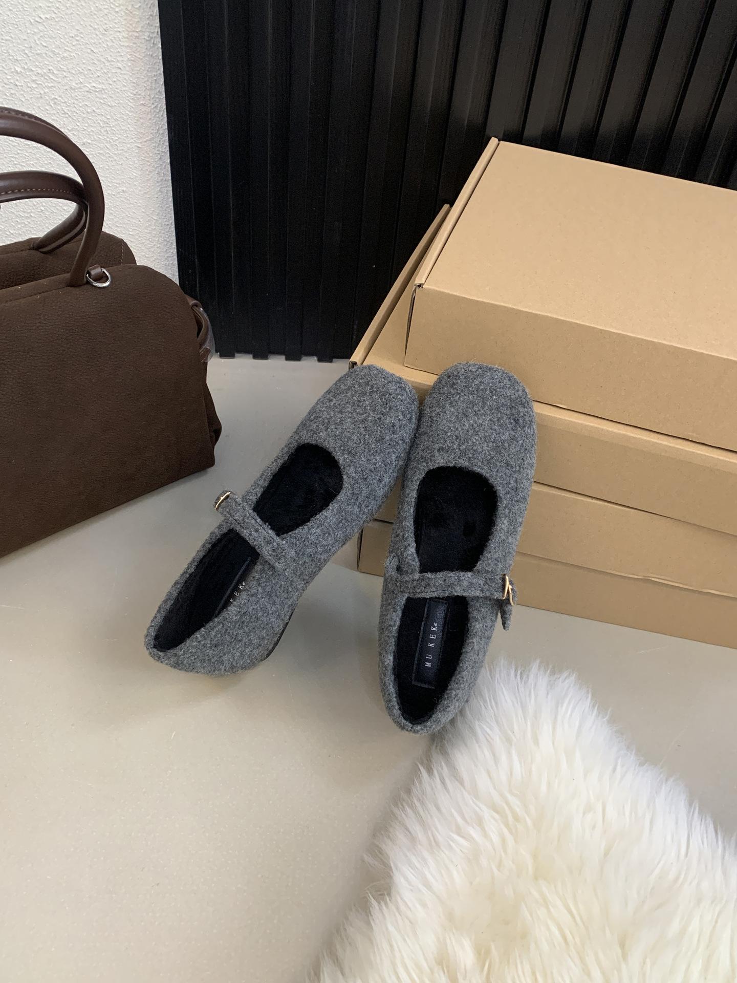 

Xiaoxiangfeng one-word buckle plush shoes for women s outer wear in autumn and winter 2025, new inner height increase and warm Doudou cotton shoes 39