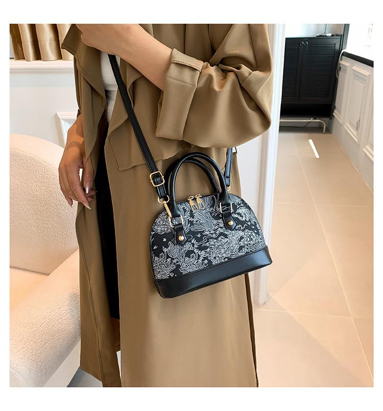 Trendy Street Style Women's Shoulder Bag 2023 Summer Fashion Shell Pu Bag