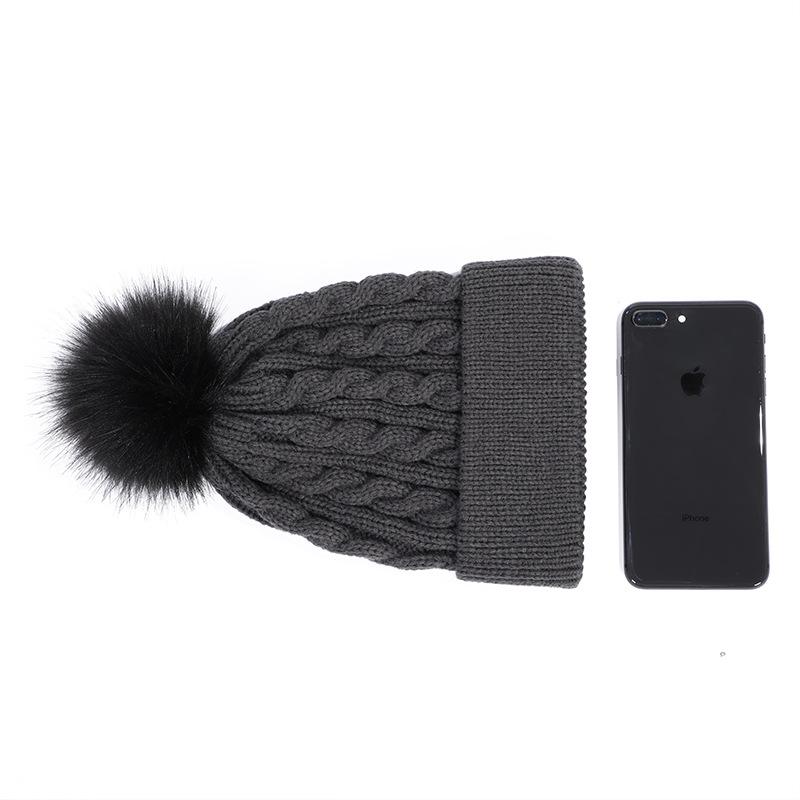 Nowe Damskie Osobiste Dzikość Kobieta Futrzane Pompony Czapki Beanie Wysoka Jakość Zimowa Ciepła Czupeczka Outdoor Jazda Wiatroszczelna Czapka Dzianinowa