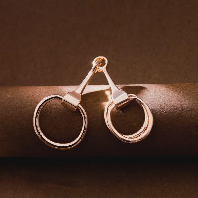 

Wang Manni Silk Scarf Horseshoe Buckle - Elegant Horsebit Style золотой
