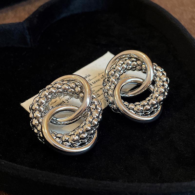 

Silver needle round knotted earrings niche individual cold wind stud earrings European and American fashion design new earrings women