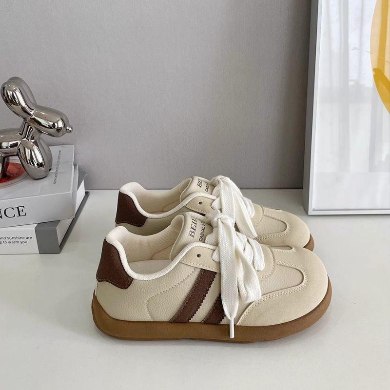 Retro Women's New Autumn Fashion Versatile Casual Little White Shoes Round Head Board Shoes Tide
