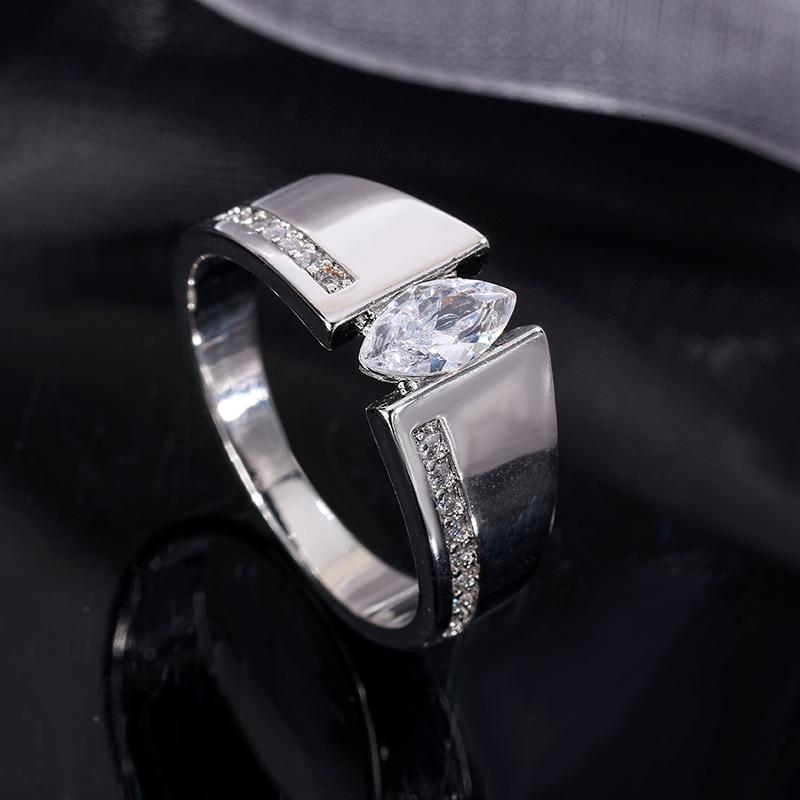 Elegant 925 Silver Plated Geometry Ring Inlaid with Dazzling Rhinestone Luxurious Party Birthday Jewelry Gift