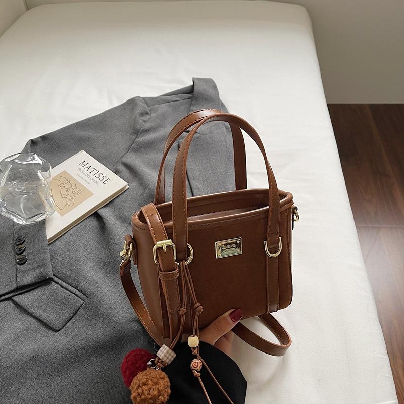 Fashion Casual Messenger Bag 2025 Autumn New Niche Trendy Portable Bucket Bag Simple Shoulder Bag Underarm Bag