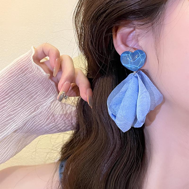 Sweet Mesh Fabric Flower Drop Earrings for Women Pink Acrylic Heart Earrings Holiday Beach Travel Jewelry Party Gift