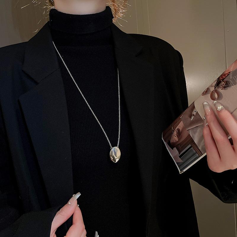 Simple butterfly adjustable necklace niche versatile light luxury sweater chain women's high-end fashion temperament jewelry