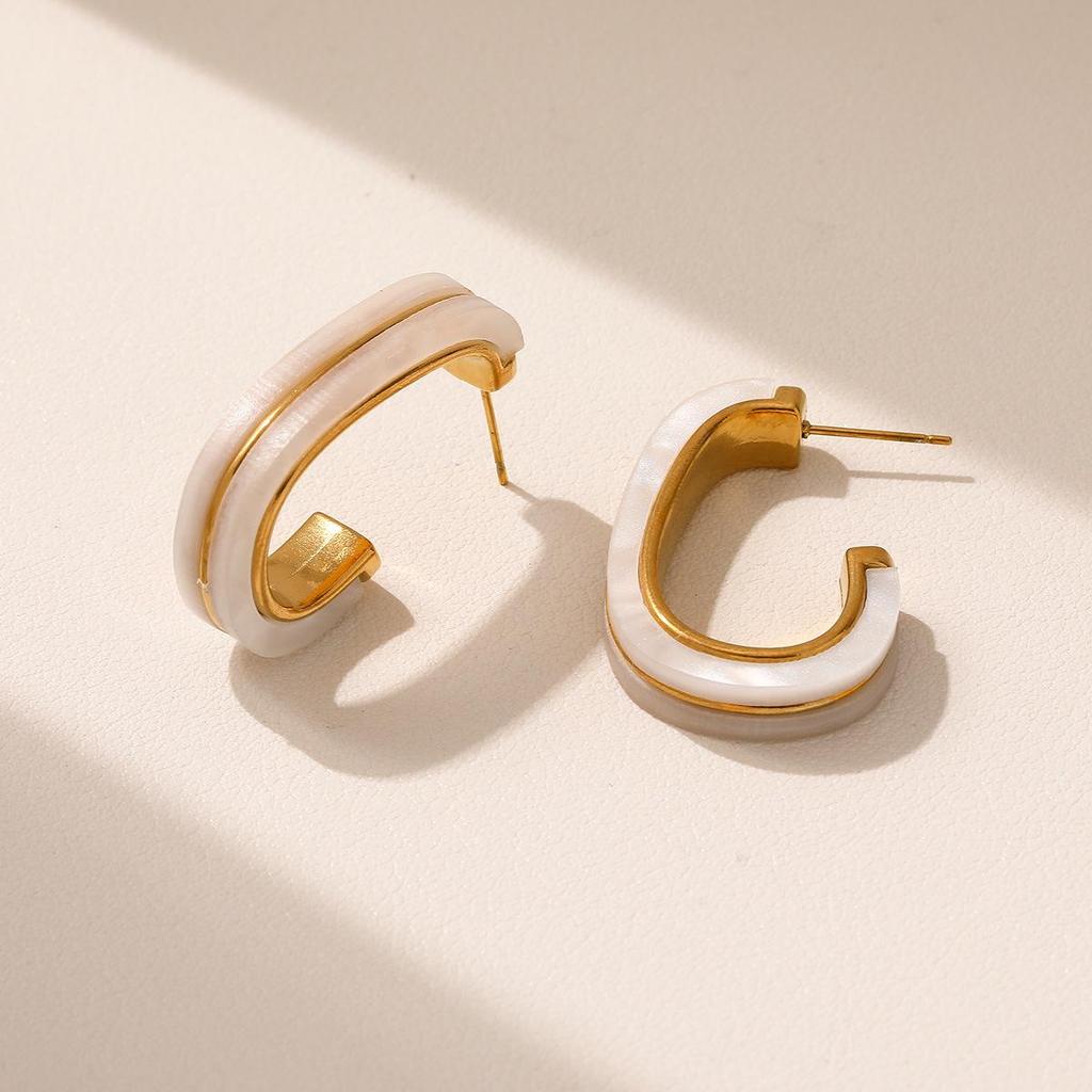 European-Style C-Shaped Contrasting Color Earrings: Stylish, Versatile Studs with a High-End Feel for Women.