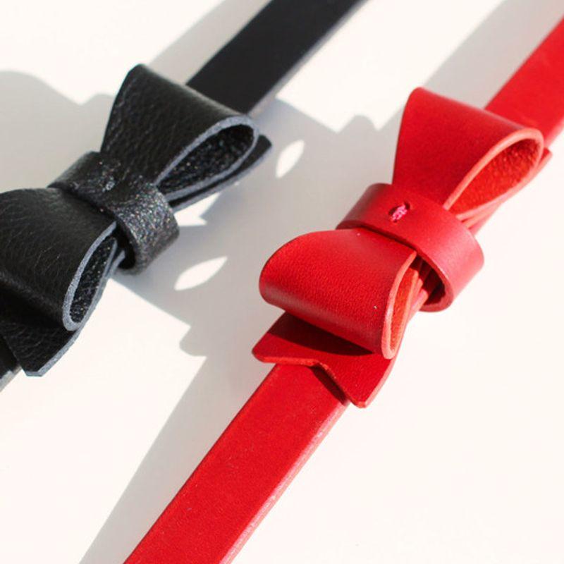 MAISON DE MIU Unifarbener Mini-Kragen mit Schleife - Rot/Schwarz