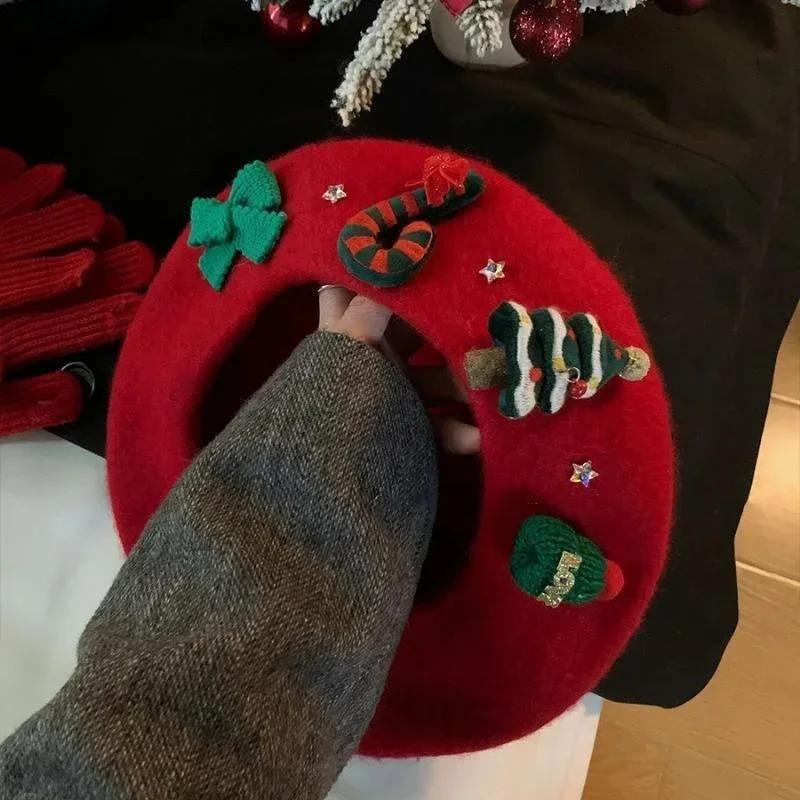 New Christmas Beret Retro Red Hat Female Winter Bow Christmas Tree Beret Warm Student Hat Female Painter Hat New 2024