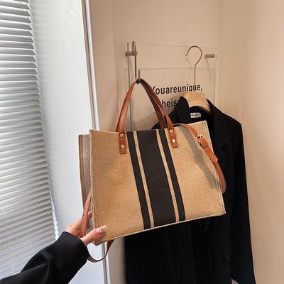 The Bag Made of Canvas Material, The Strap Made of PU Material Are Comfortable To Hold, the Overall Classicdirt Resis