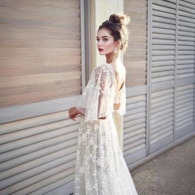 Robe de Mariée à Manches Évasées en Dentelle pour Mariée Col V Profond Dos Nu Robe de Bal Nuptiale Boho Plage Robe Swing
