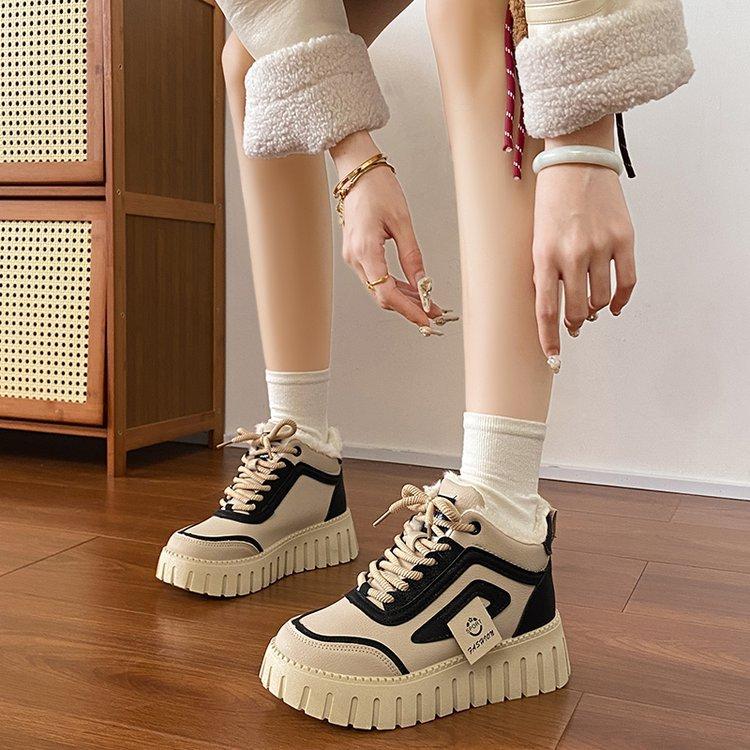 [Ushilai] thick-soled velvet board shoes women's winter 2025 new lace-up fashionable versatile high-top casual shoes