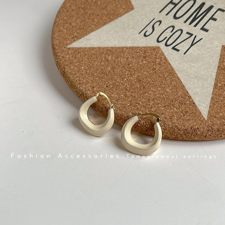 2024 Chic French Retro Slimming Stud Earrings for Women - Autumn/Winter Round Face Design