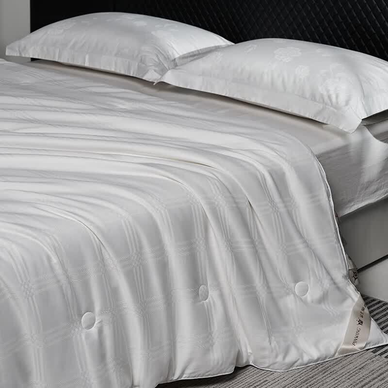 Faunen Pure Silk Quilt