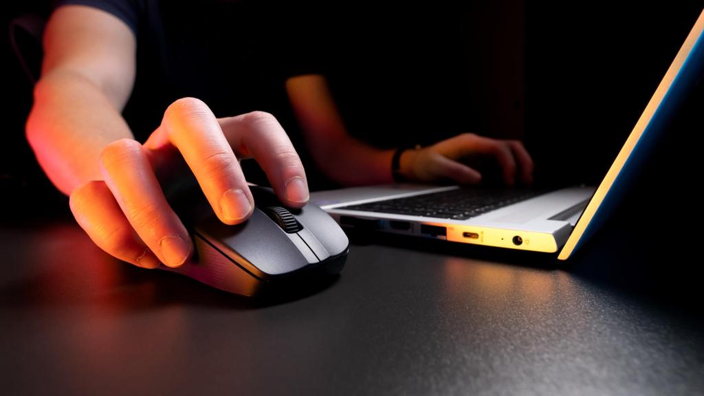 TURTLE BEACH Pure Air Schwarz Kabellose Gaming 26K Mittelhand Ergonomisches Design Garantie Maus, Ultraleicht, 54g, dpi, Asymmetrisch, FPS/Action,