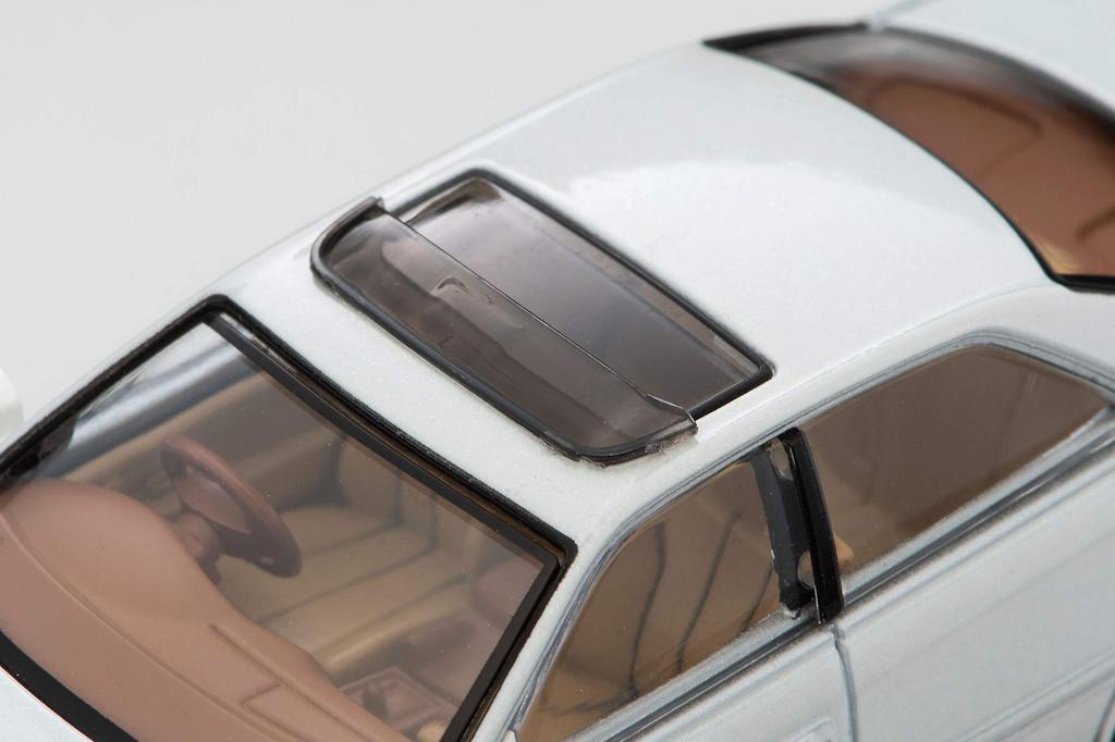 Tomica Limited Vintage Neo Toyota Chaser Avante G Finished Product 315087 1/64 LV-N241a White/Silver