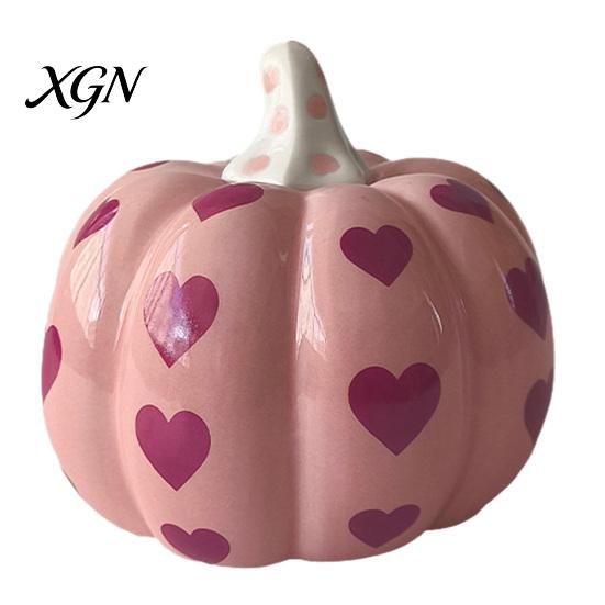 Valentine Day Home Decor Pink Ceramic Pumpkin with Heart Pattern, Artificial Figurine, Seasonal Interior Decorations Fall Tabletop Ornaments