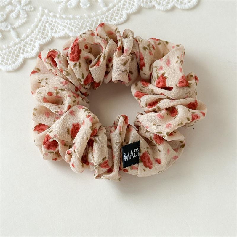 Fresh and Light Floral Fabric Hair Band for Loose Braided Hairstyle in Summer - A Stylish Ponytail Hair Accessory Made of Elastic Band.