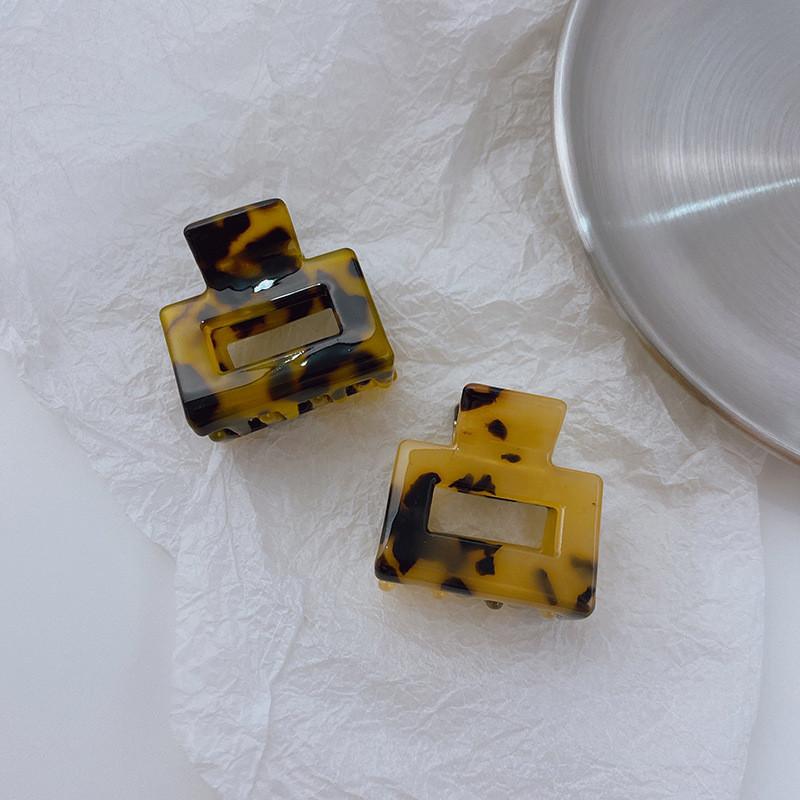 Elegant Vintage Style Mini Tortoishell Hair Clip For Women Made From Acetate Material