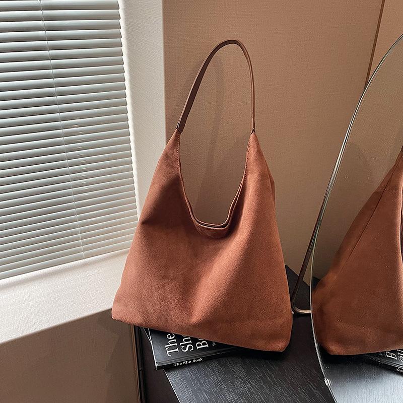 2025 Winter New Niche Women's Bag Fashion Casual Underarm Bag Women's Commuter Large Capacity Tote Bag