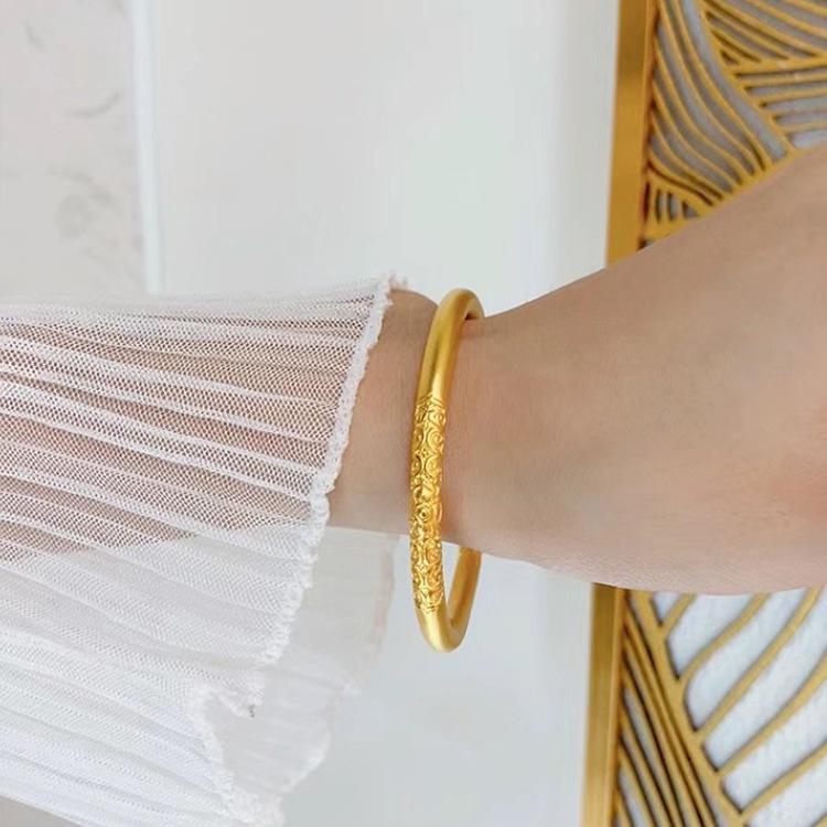 Elegant Coiled Grass Pattern Bracelet: Colorfast, High-End Chinese Style, Perfect Simple Gift for Weddings or Birthdays.