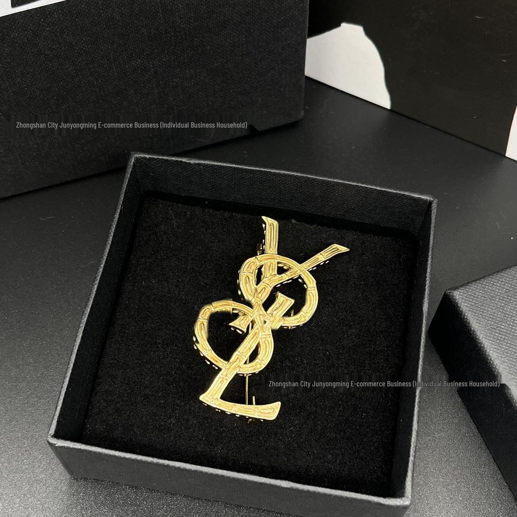 YS Retro Brož s bambusovým kloubem: Stylový dámský módní doplněk s originálním designem a ocelovou ražbou.