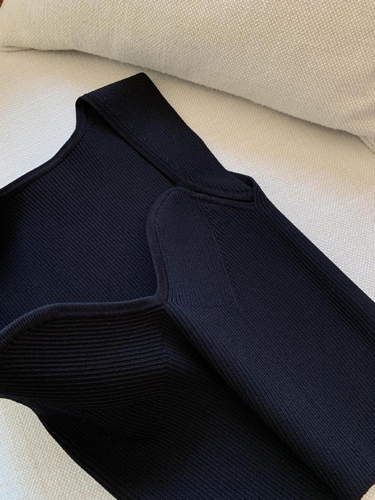 2025 Summer Knit Vest: Women's Slimming Design, Versatile Style with Curved Neckline and Loose Straps