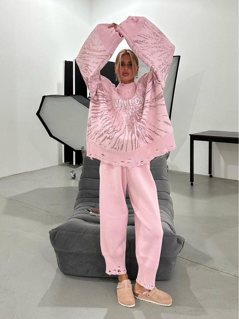 Autumn/Winter Contrast Knit Suit: Letter Print Sweater & Ripped Nine-Point Pants