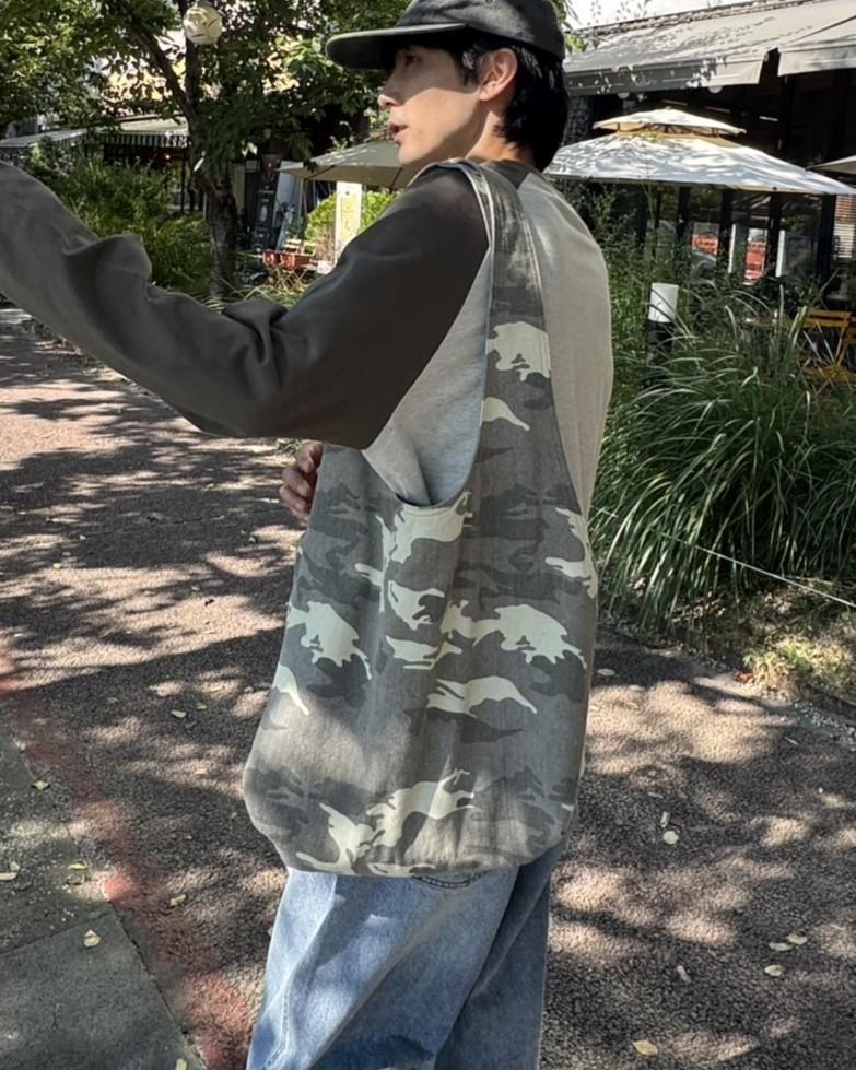 Toffee Camo Reversible Hobo Bag (Warm Grey)