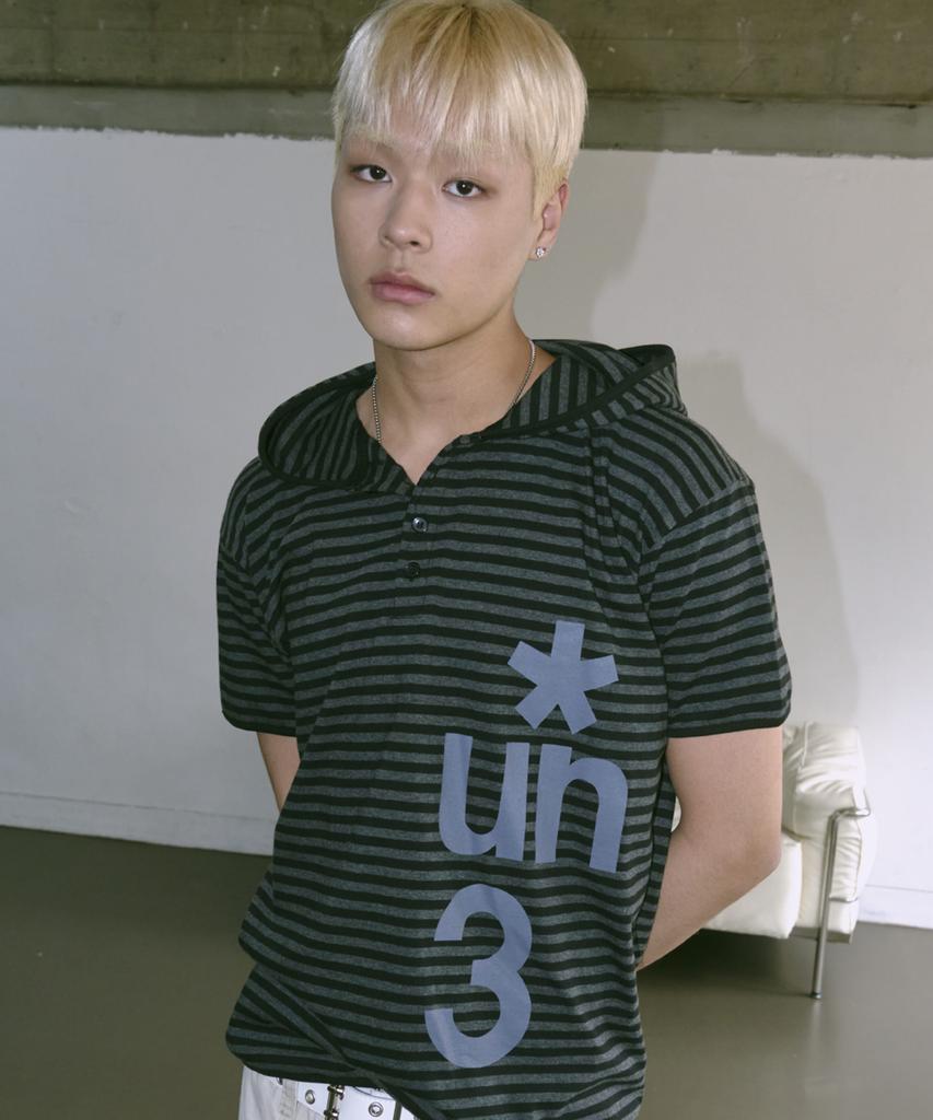 Eontaiteulseoul Symbol Stripe Henry Hoodie Crop Short Sleeve Black
