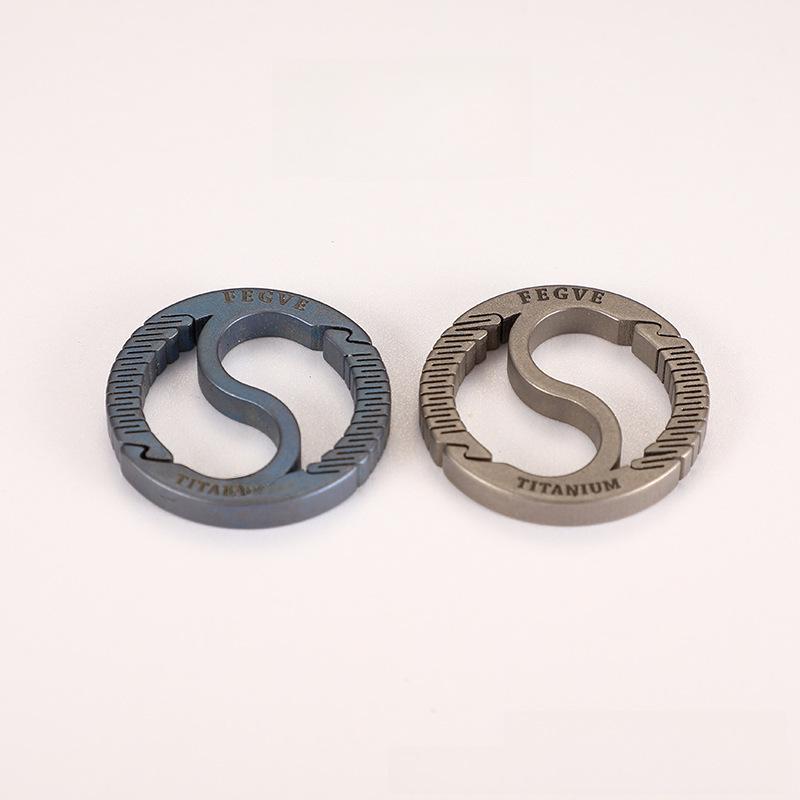 Titanlegierung Federverschluss Herren Gebogener Schlüsselanhänger Anhänger