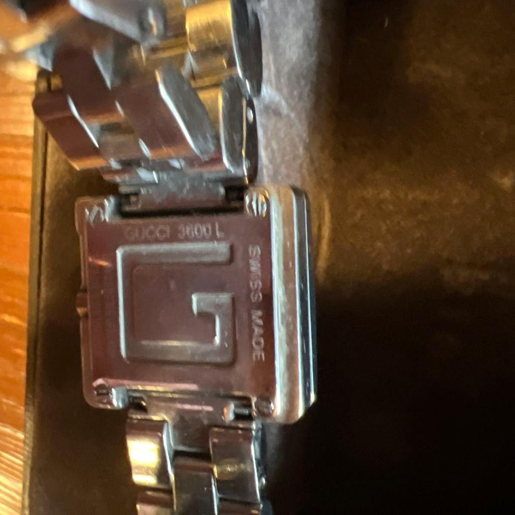 Used GUCCI watch Gucci watch