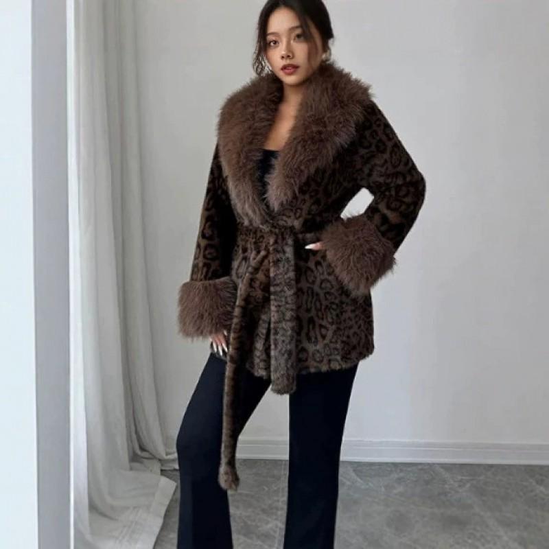 Cappotto Lungo in Finta Pelliccia di Vison con Stampa Leopardo e Collo Oversize in Pelliccia di Volpe Vestibilità Aderente Capospalla Invernale da Donna
