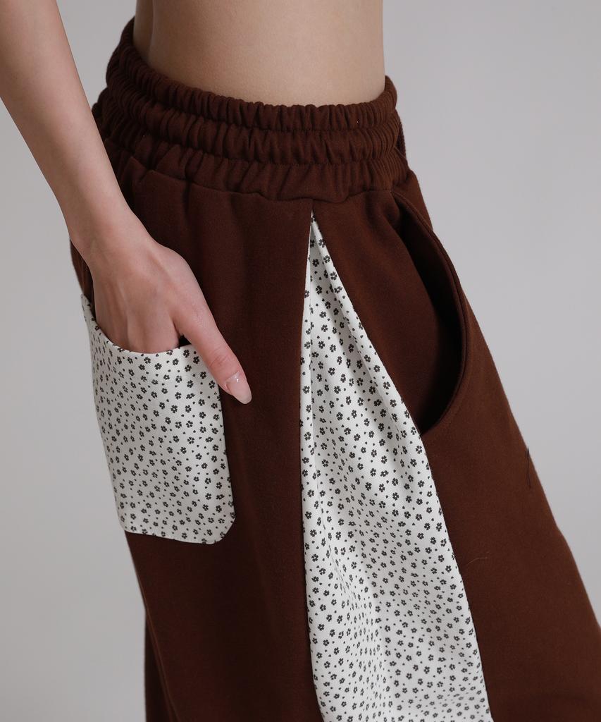 LIKE THE MOST Two-Tuck Flower Pocket Side Pattern Overpants_Brown