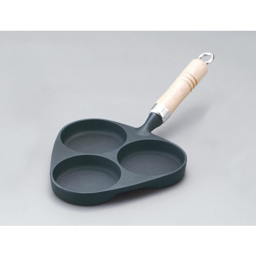 Iwachu 3-Egg Pan with Wooden Handle, Black Finish, 9.5cm Hole Diameter, Induction Compatible, Nanbu Ironware, 24018, Black