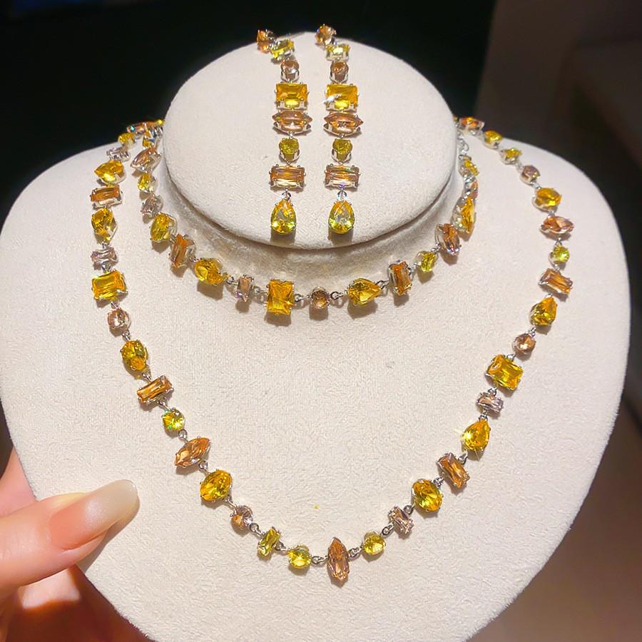 Set di Orecchini e Collana con Diamanti a Goccia: Lussuosa Collana Girocollo con Pendente Gioiello per Donna