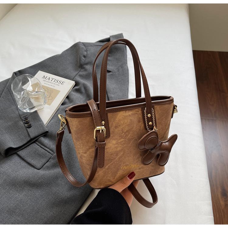 2025 New Popular Contrasting Color Portable Small Bag Women's Fashion Retro Bucket Bag Texture Splicing Shoulder Messenger Bag