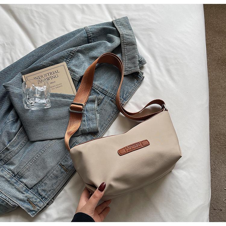 

Женская сумка новая 2025 женская сумка ткань Оксфорд сумка через плечо модная и повседневная рабочая сумка для поездок универсальная и легкая сумка-мессенджер хаки