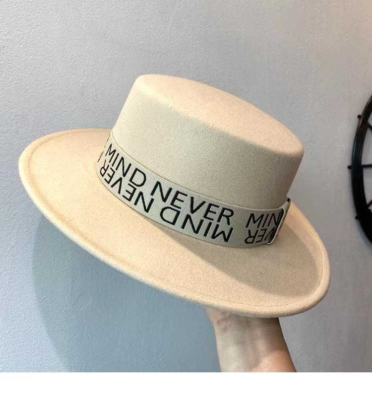 New Fedoras Women's Hat Flat Top Cap French Elegant Straw Hat Fedora Pearl Chain Hat Travel Beach Hat Panama Wide Brim Hat