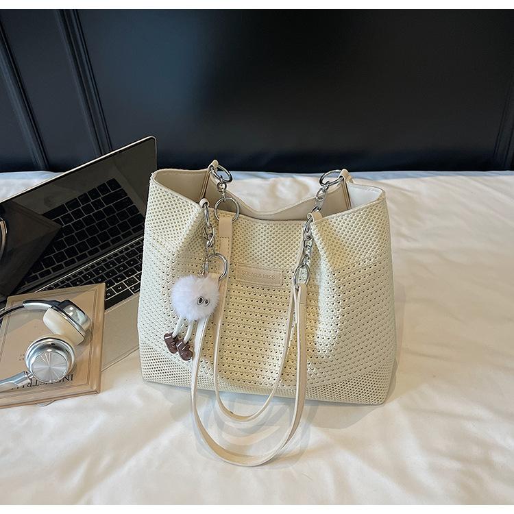 

Summer casual contrasting colors woven tote bag women s 2025 new seaside vacation beach straw bag going out shoulder bag брудно-білий