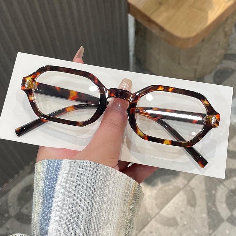 Small Frame Irregular Square Sunglasses Luxury Brand Designer UV Protection Punk Vintage Hip Hop Shades for Women Men