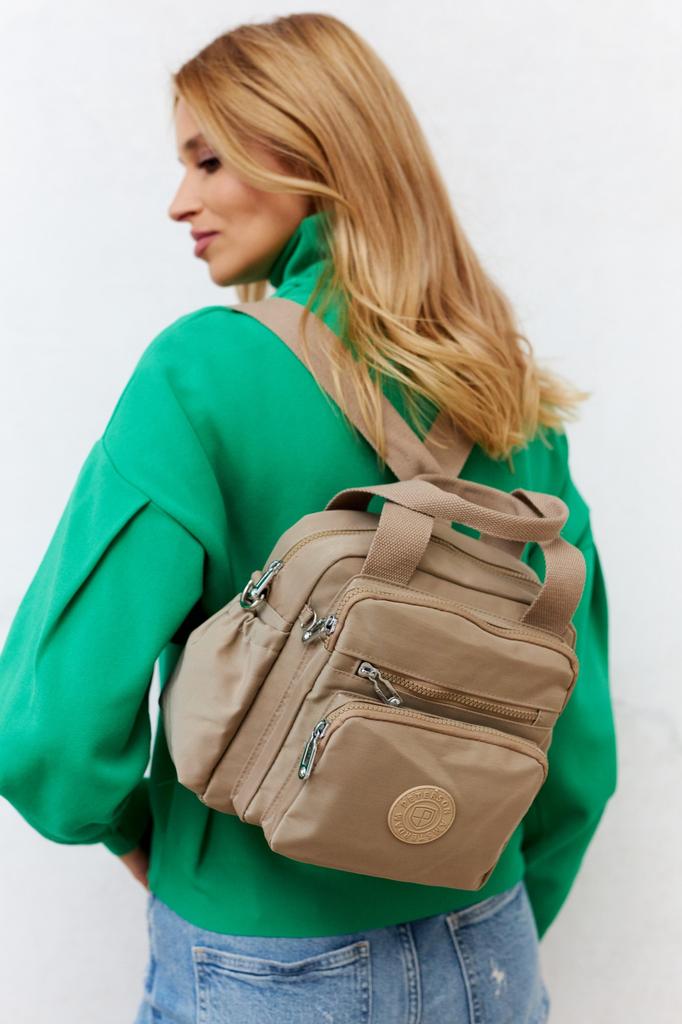 Ein praktischer Damenrucksack aus Nylon - Peterson