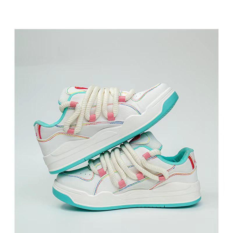 Nischenschuhe mit dicker Sohle Frühling und Sommer 2025 neue Schnür-Sport- und Freizeit-Sneaker kleine weiße Schuhe Damenschuhe Partner gleicher Stil
