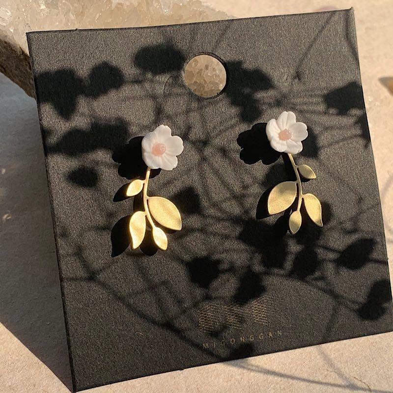 

Fashion Women Girls Elegant White Flower Tree Branch Shell Earrings Woman Accessories Alloy Korean Style Stud Ear Rings Jewelry