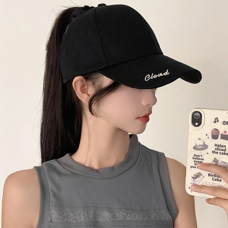 Black Side Letter Embroidered Baseball Cap for Summer Outings, Sun Protection, Curved Brim Duckbill Hat, Trendy and Small Face