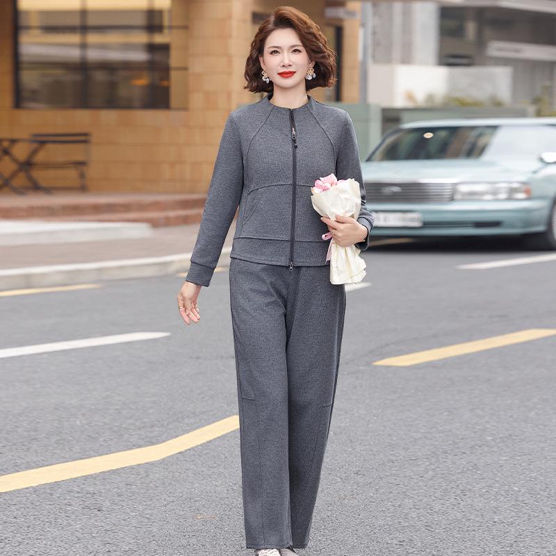 

Elegant Spring & Autumn Sports Suit for Middle-aged Women - Stand-up Collar Jacket & Casual Loose Two-piece Set 3XL (for 120-135 jin)