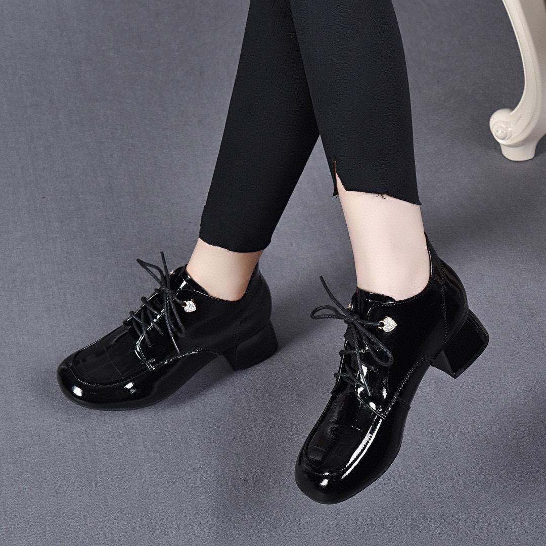 

Deep mouth single shoes women s 2025 autumn and winter new European and American style round head lace-up fashion shoes high heels cow patent leather 34