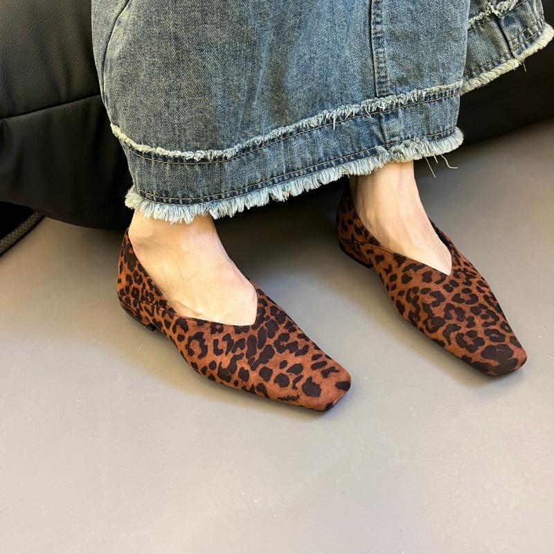 Fashion Ladies Shoes 2024 High Quality Slip on Women's Flats Outdoor Daily Casual Flats Women Square Toe Soft Bottom Light Shoes Women
