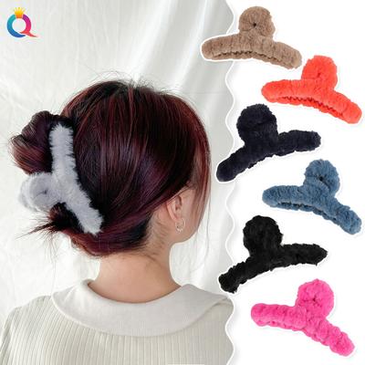 Pinza per capelli invernale in peluche Eleganti fermagli per capelli in acrilico Clip per capelli in pelliccia sintetica Barretta Granchio Copricapo per donne Ragazze Accessori per capelli