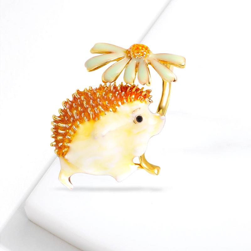 Brooch, cute cartoon, hedgehog brooch, scarf buckle, enamel glaze, drip oil, brooch, daisy brooch